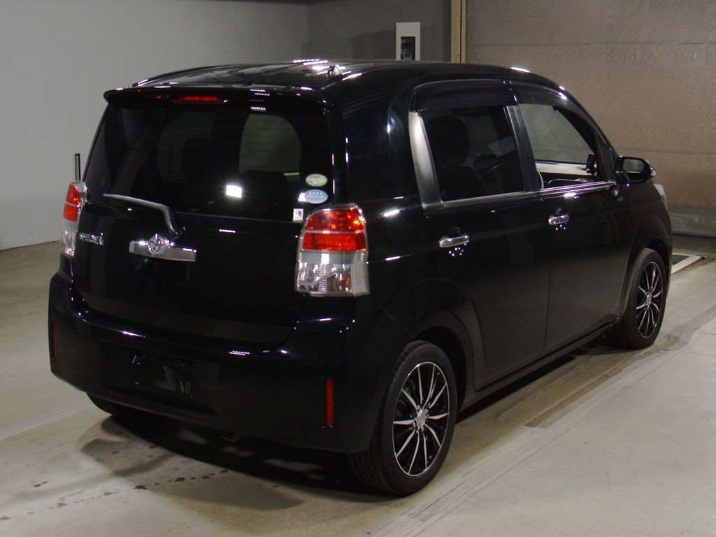 2015 Toyota Spade NSP141[1]