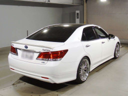 2013 Toyota Crown Hybrid