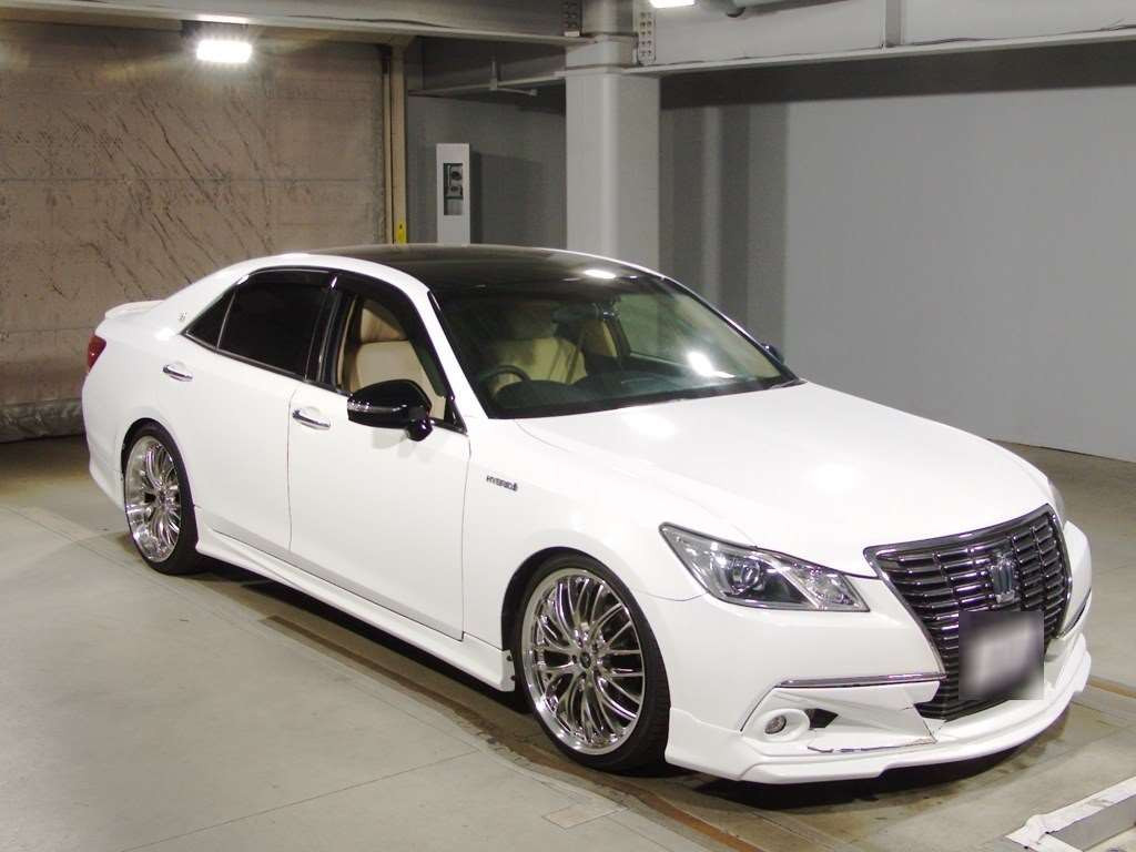 2013 Toyota Crown Hybrid AWS210[2]