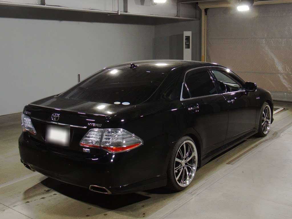 2009 Toyota Crown Hybrid GWS204[1]