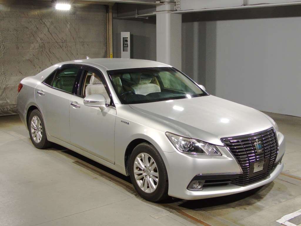 2014 Toyota Crown Hybrid AWS210[2]