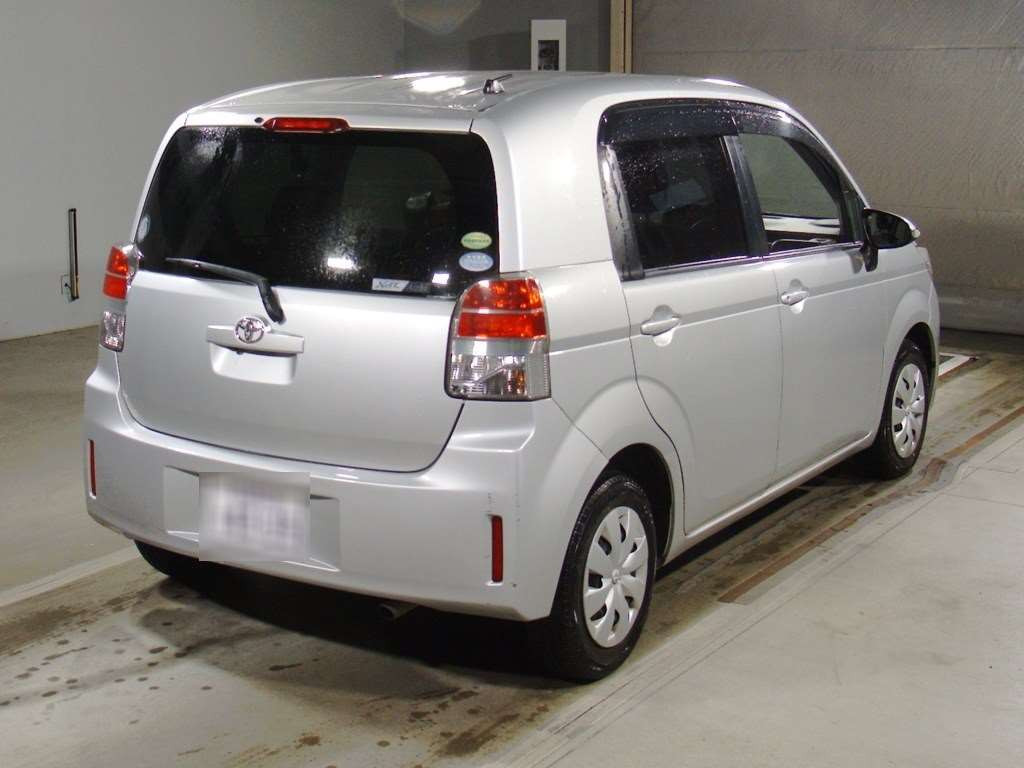 2013 Toyota Spade NSP140[1]