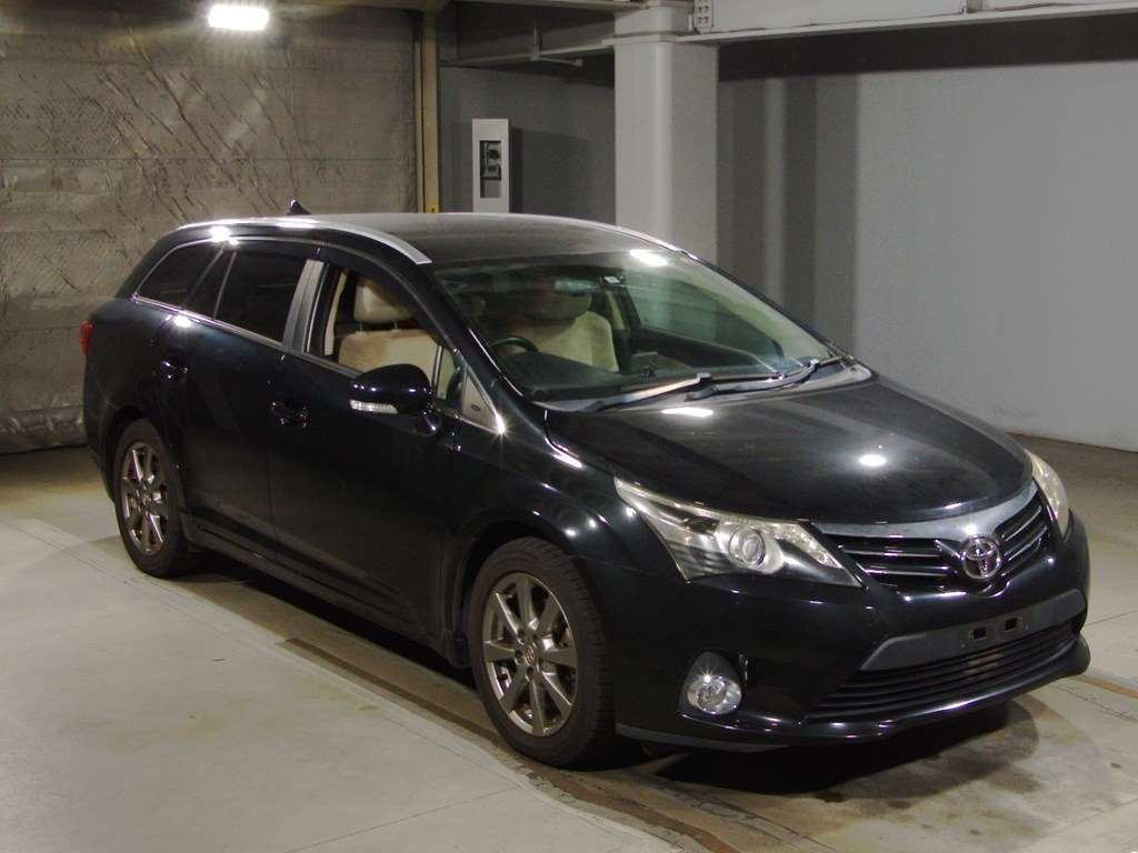 2013 Toyota Avensis Wagon ZRT272W[2]