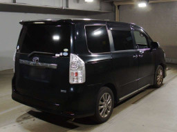 2011 Toyota Voxy