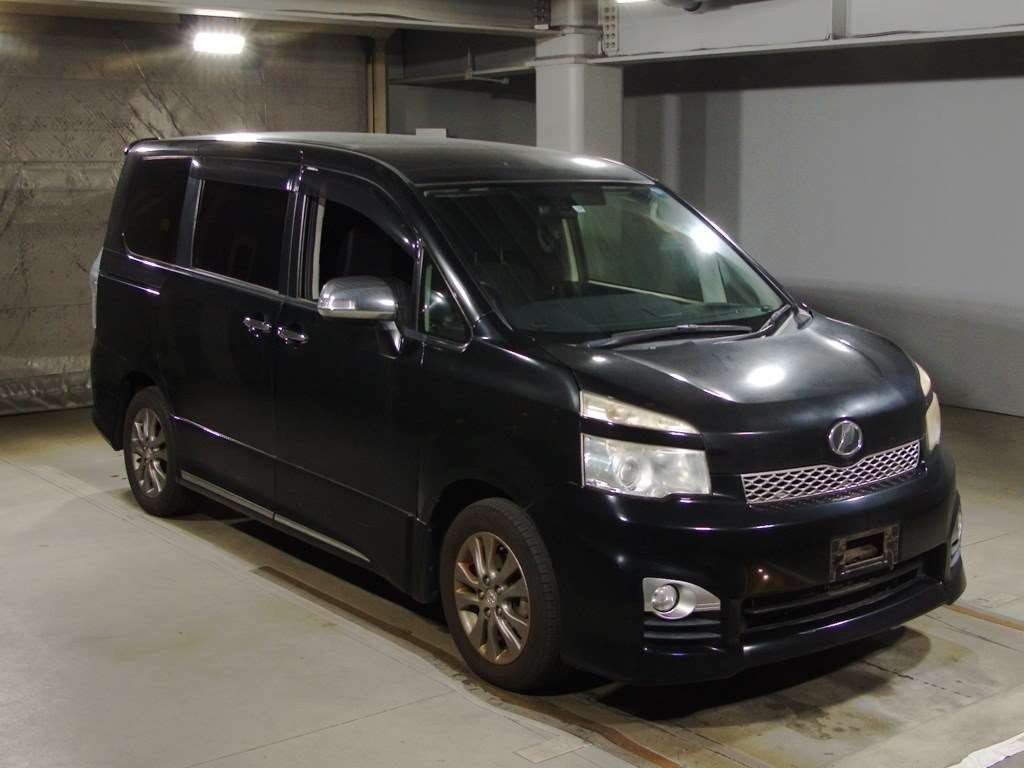 2011 Toyota Voxy ZRR70W[2]