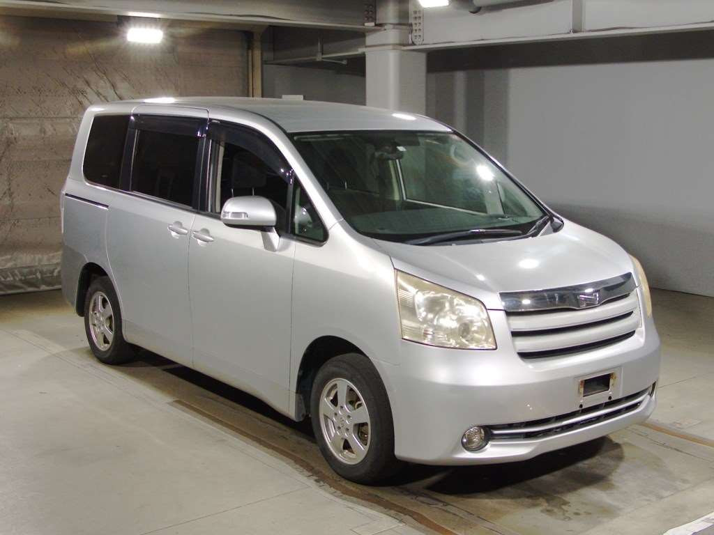 2008 Toyota Noah ZRR70G[2]