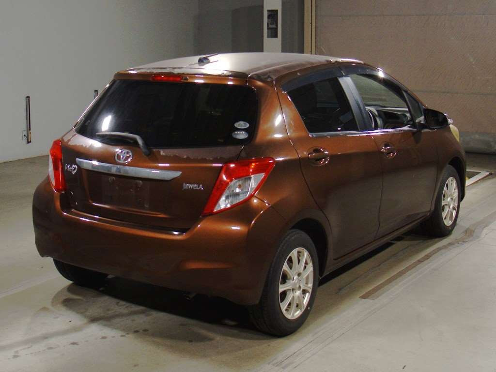 2011 Toyota Vitz KSP130[1]