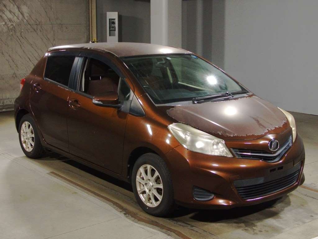 2011 Toyota Vitz KSP130[2]