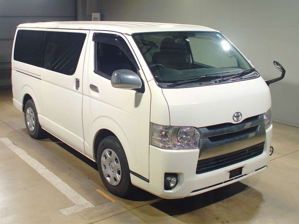 2015 Toyota Regiusace Van TRH200V[2]