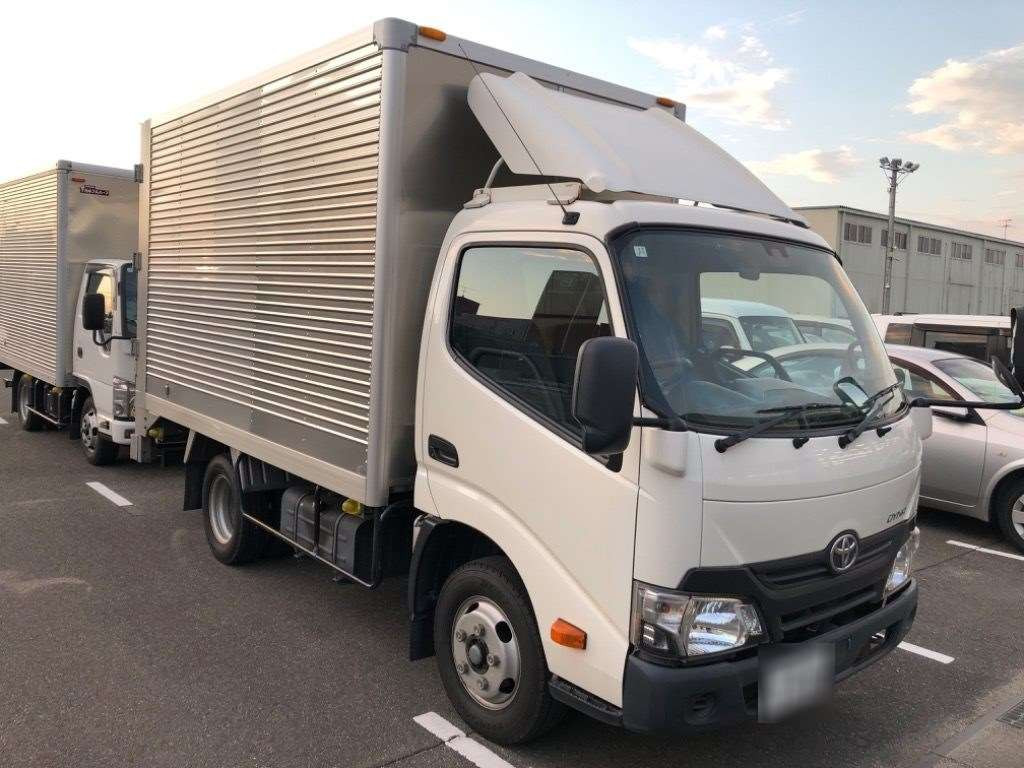 2017 Toyota Dyna Truck XZU605[2]