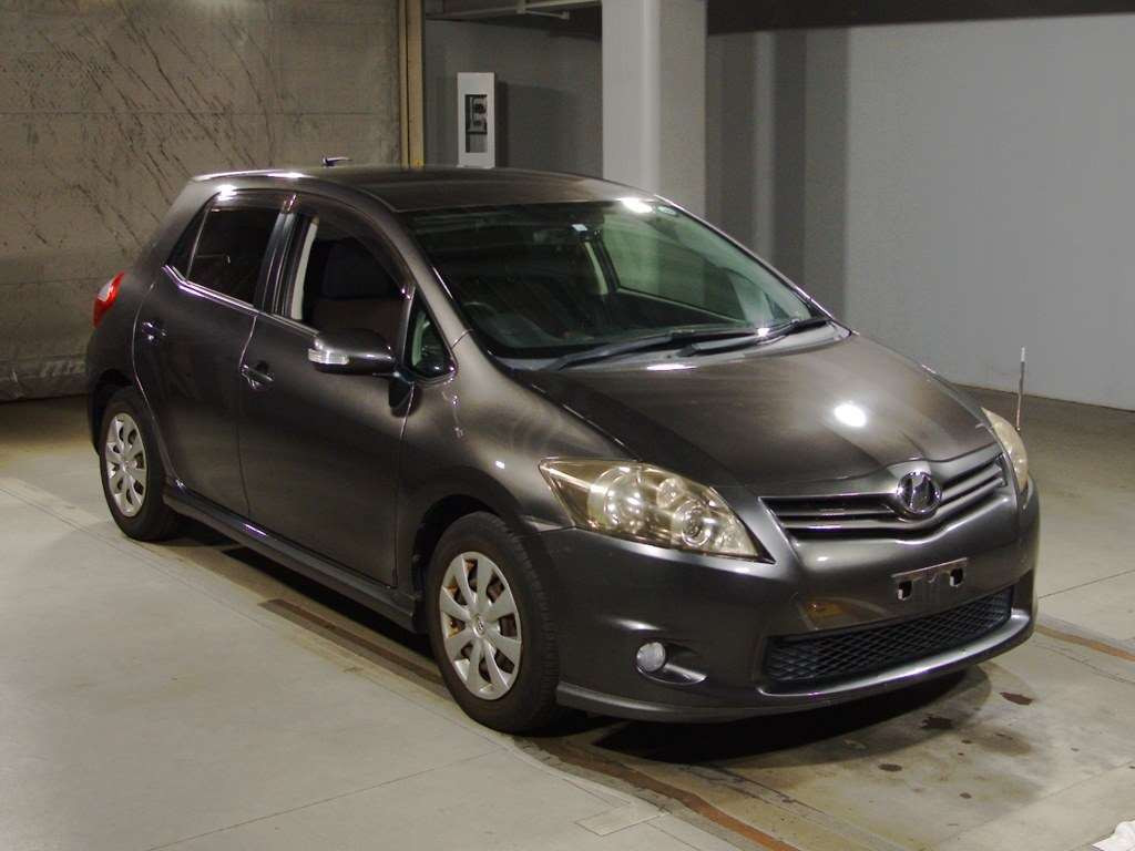 2010 Toyota Auris NZE151H[2]