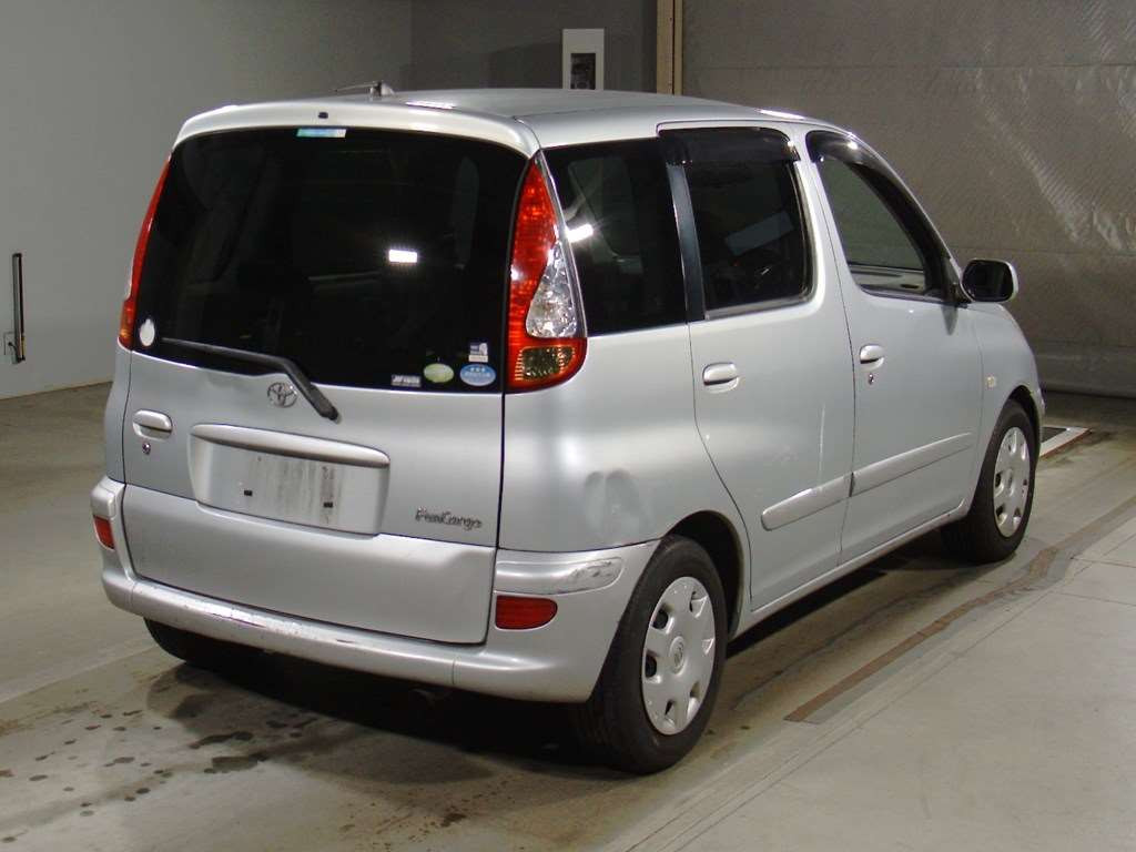 2005 Toyota Fun Cargo NCP20[1]