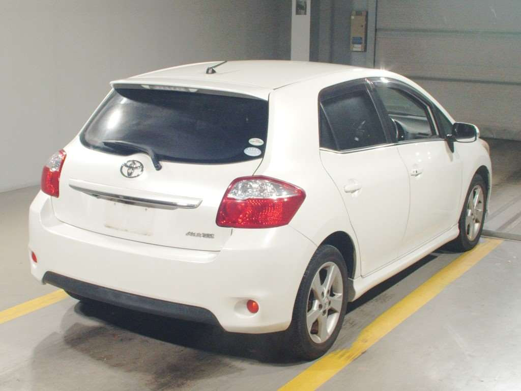 2010 Toyota Auris NZE151H[1]