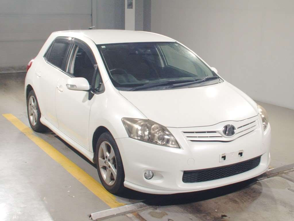 2010 Toyota Auris NZE151H[2]