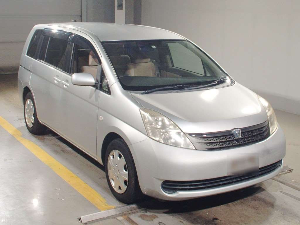 2004 Toyota Isis ZNM10G[2]