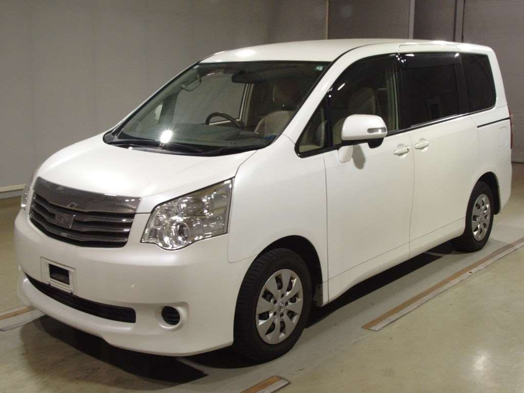 2013 Toyota Noah ZRR70G[0]