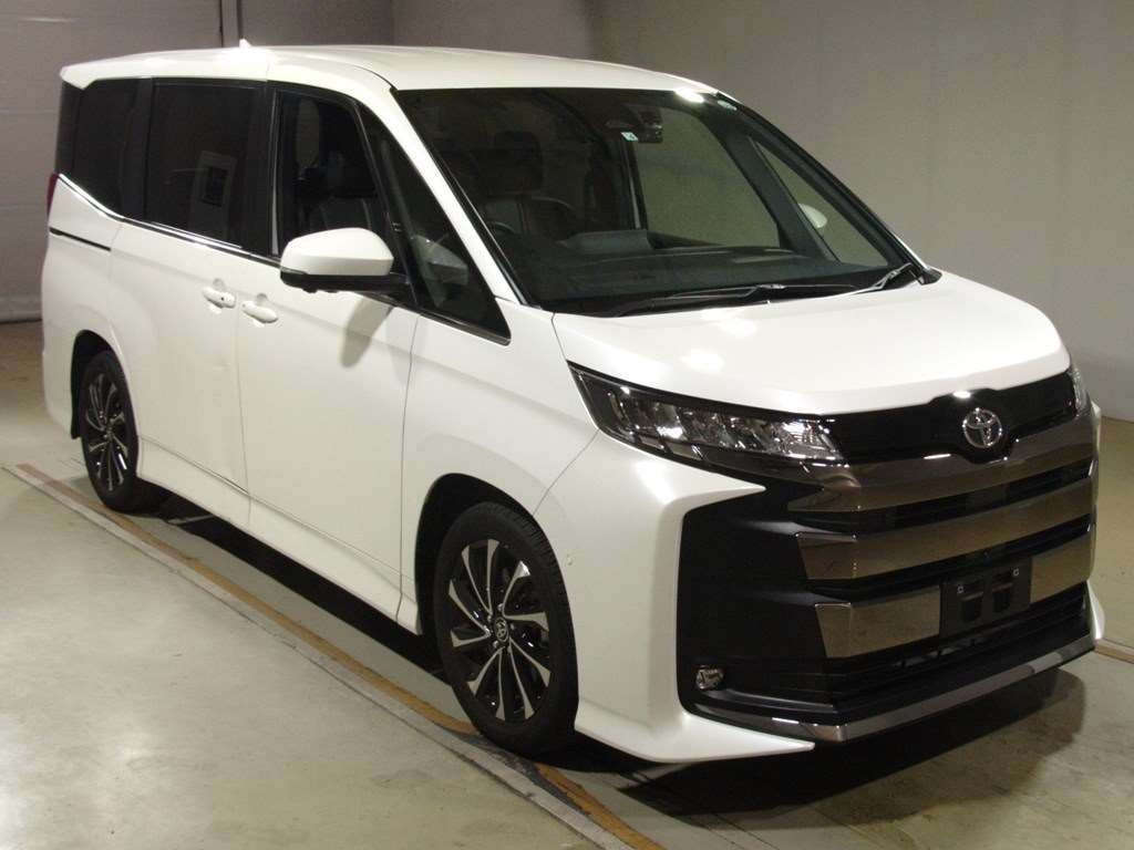 2022 Toyota Noah MZRA90W[2]