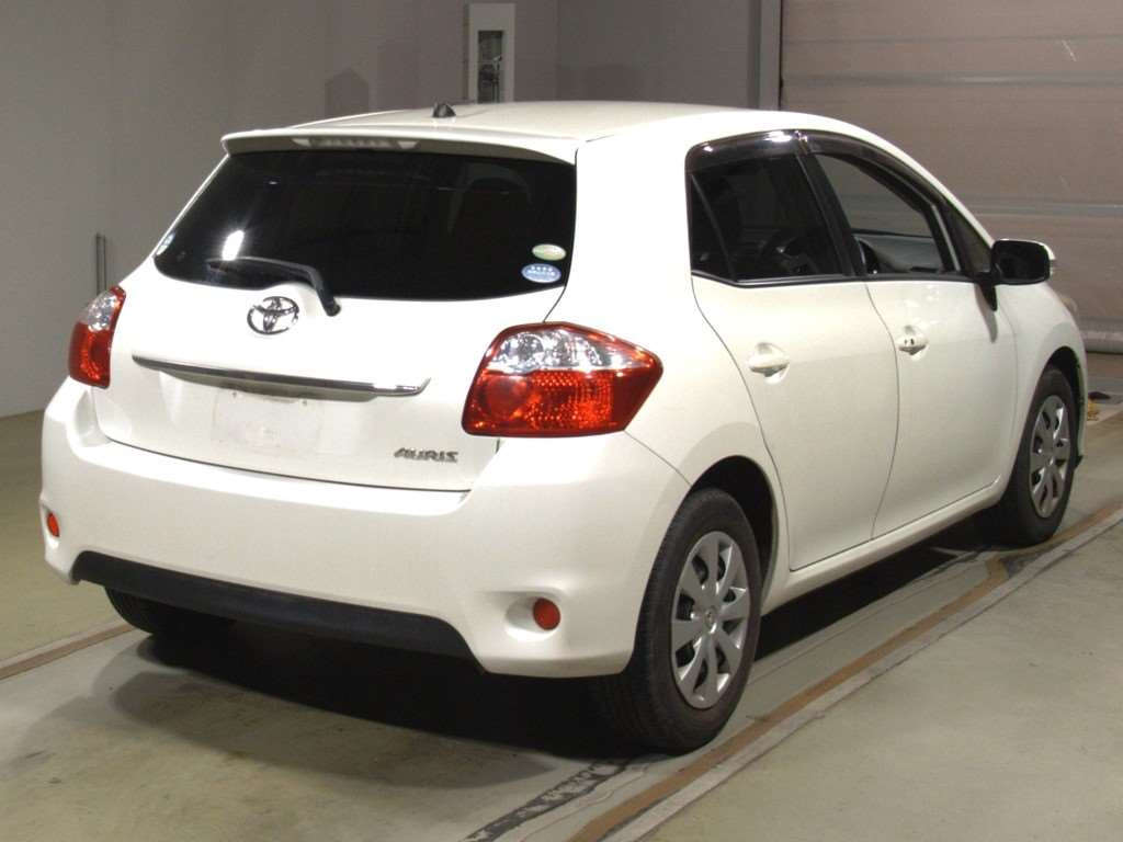 2010 Toyota Auris NZE151H[1]