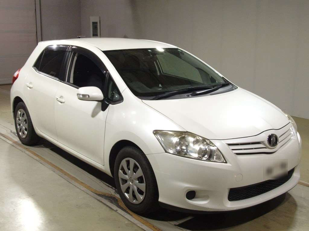 2010 Toyota Auris NZE151H[2]