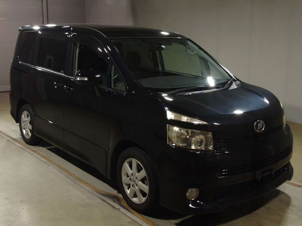 2010 Toyota Voxy ZRR70W[2]