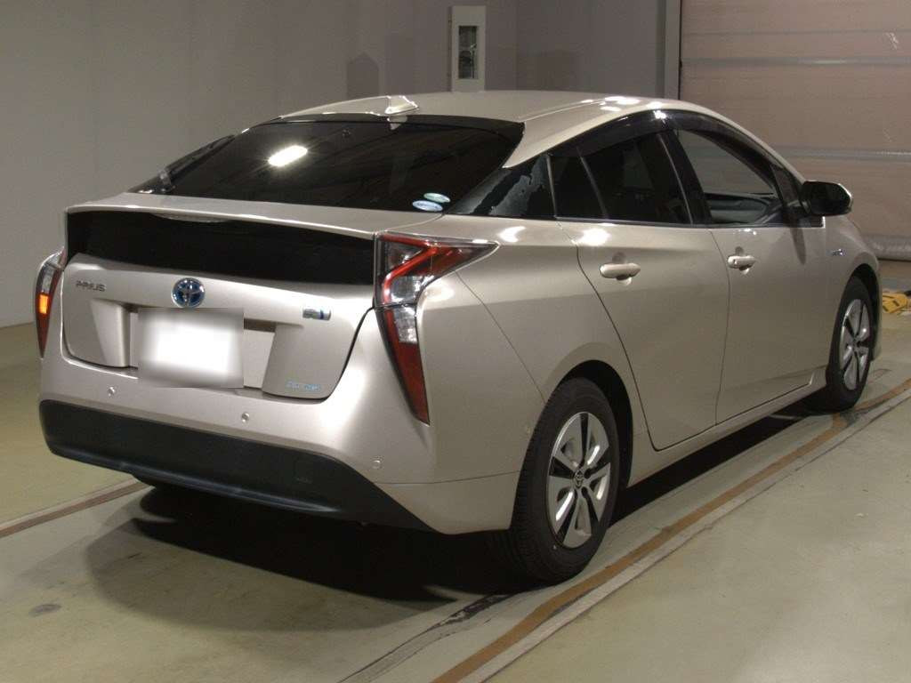 2017 Toyota Prius ZVW51[1]