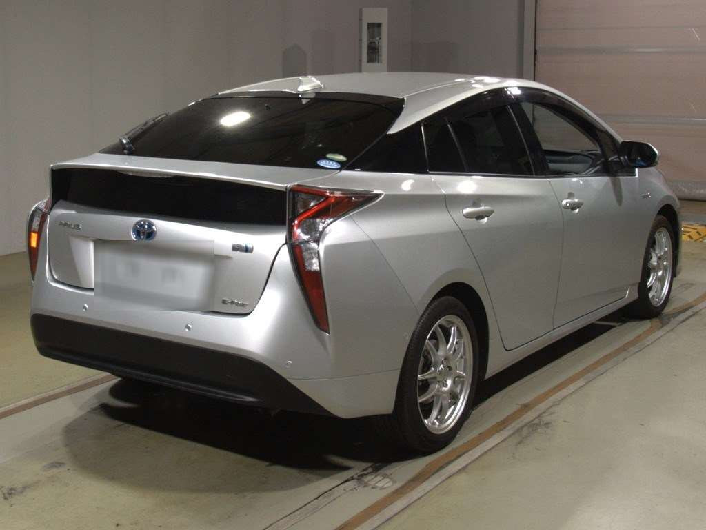 2016 Toyota Prius ZVW55[1]