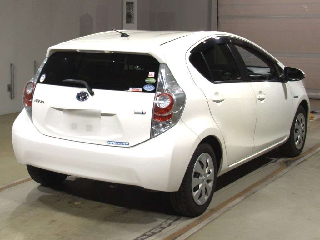 2014 Toyota Aqua NHP10[1]