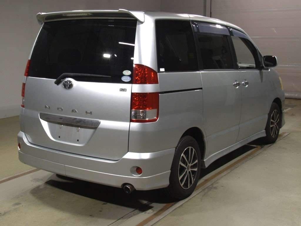 2006 Toyota Noah AZR60G[1]