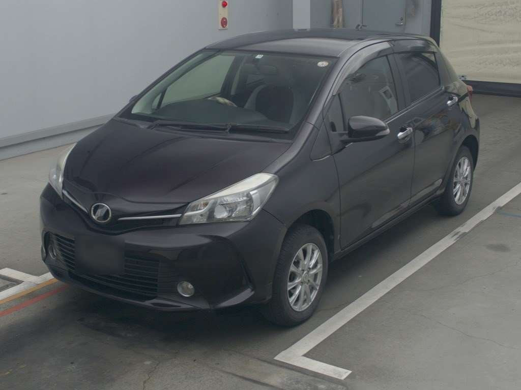 2015 Toyota Vitz NSP135[0]