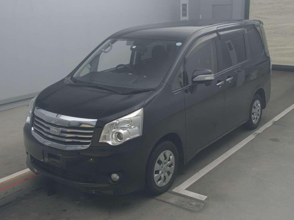 2013 Toyota Noah ZRR70G[0]