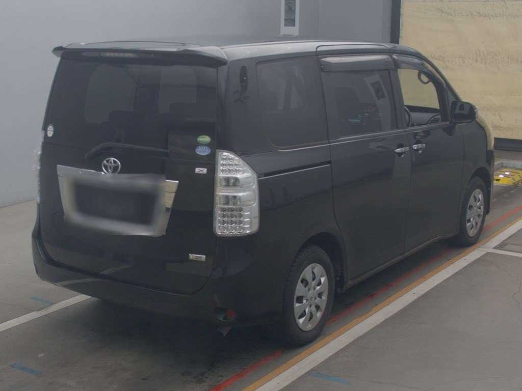 2013 Toyota Noah ZRR70G[1]