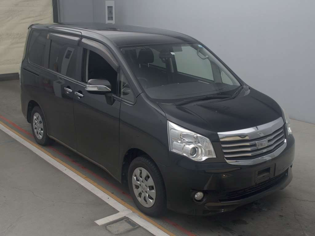 2013 Toyota Noah ZRR70G[2]