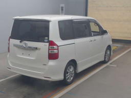 2011 Toyota Noah