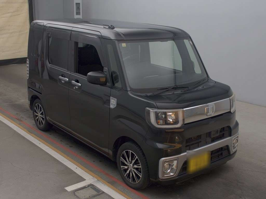 2016 Daihatsu Wake LA710S[2]