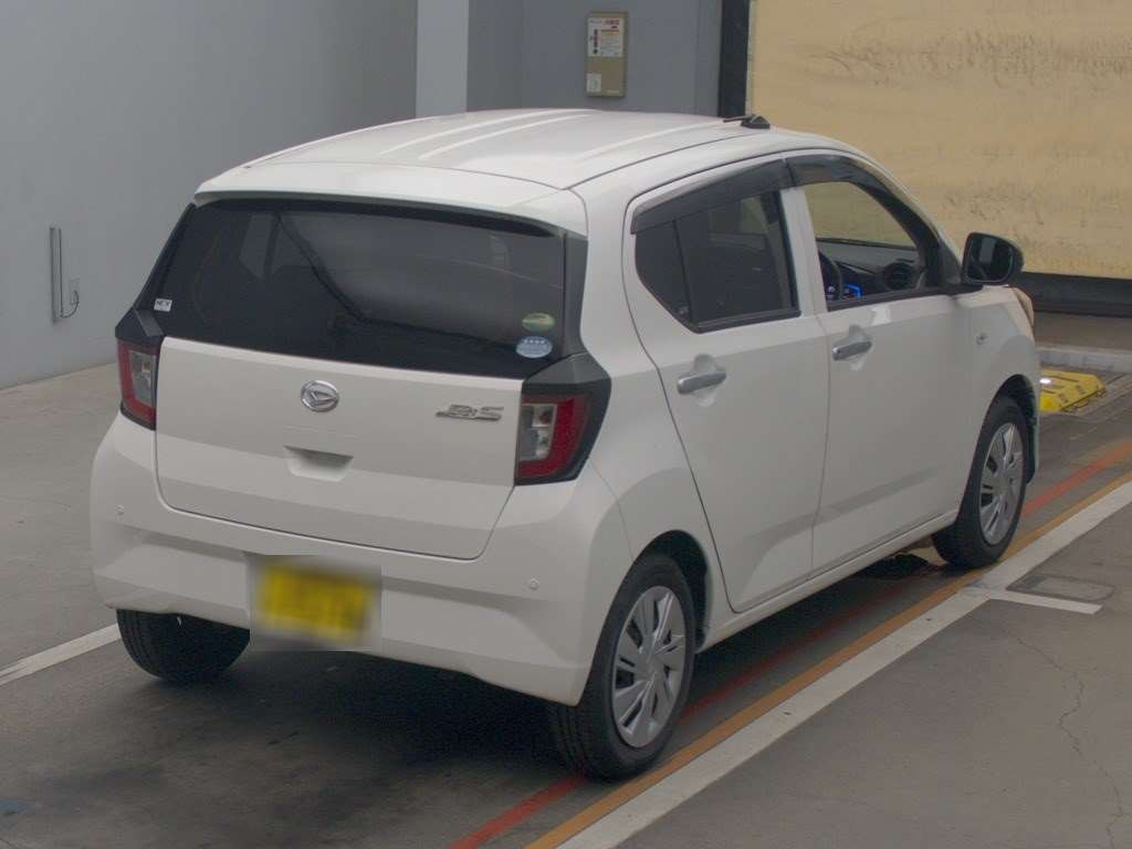 2017 Daihatsu Mira es LA350S[1]