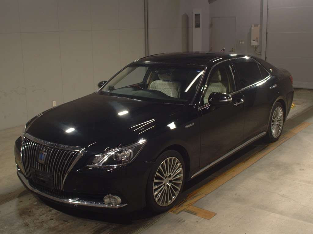 2013 Toyota Crown Majesta GWS214[0]