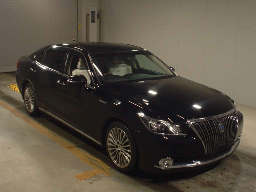 2013 Toyota Crown Majesta GWS214[2]