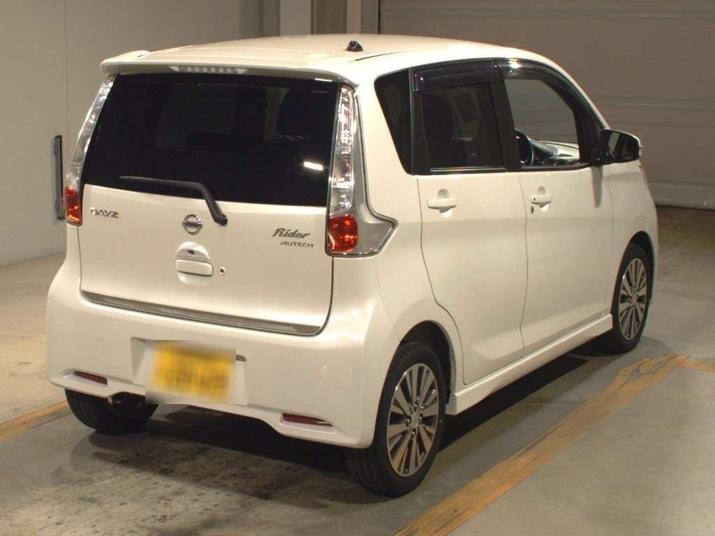 2014 Nissan DAYZ B21W[1]