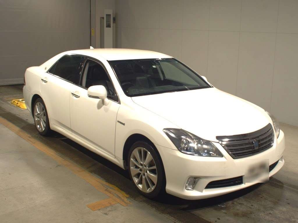 2010 Toyota Crown Hybrid GWS204[2]