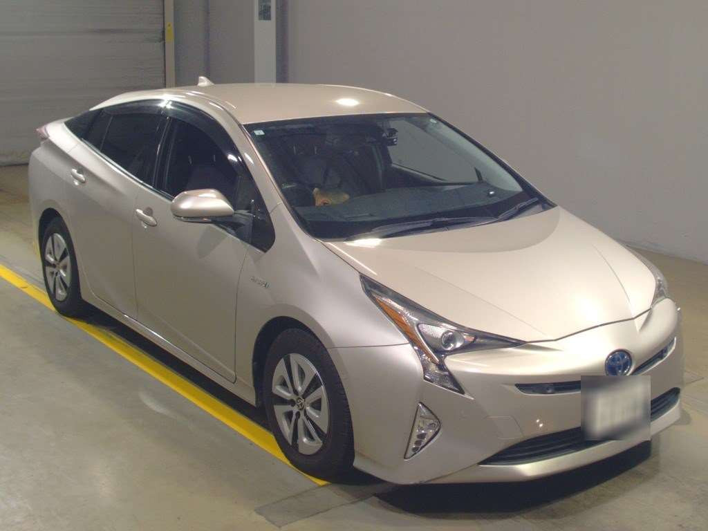 2017 Toyota Prius ZVW51[2]