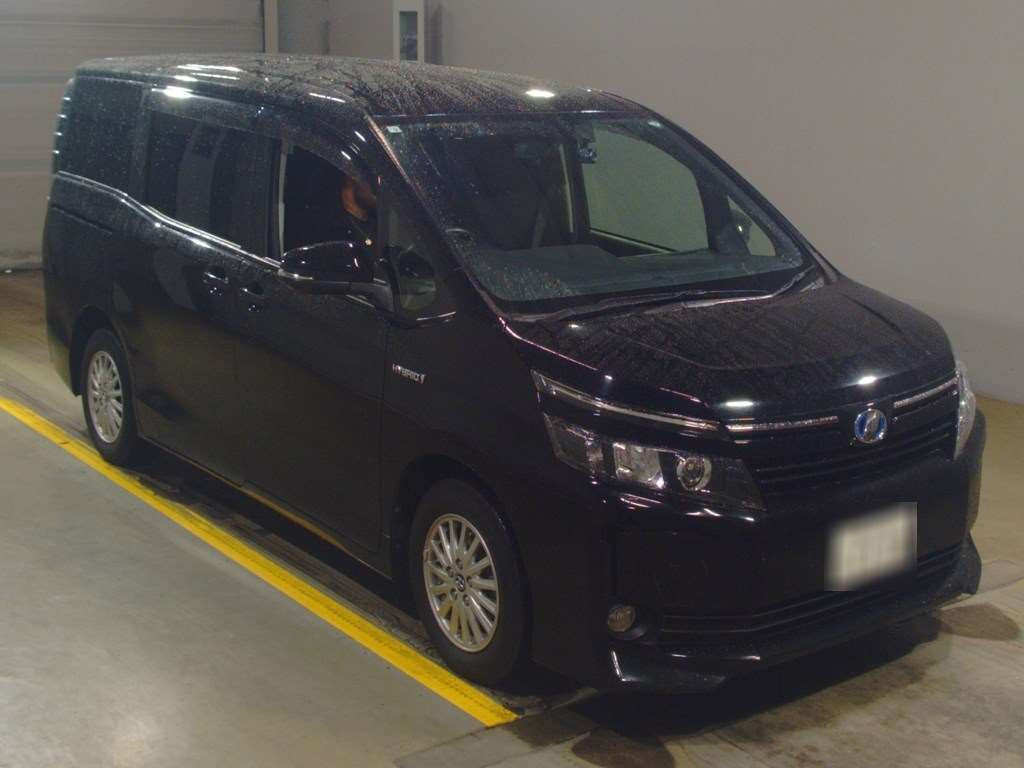 2014 Toyota Voxy ZWR80G[2]