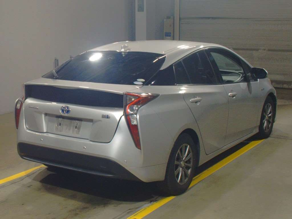 2016 Toyota Prius ZVW51[1]