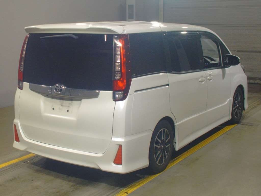 2016 Toyota Noah ZRR80W[1]