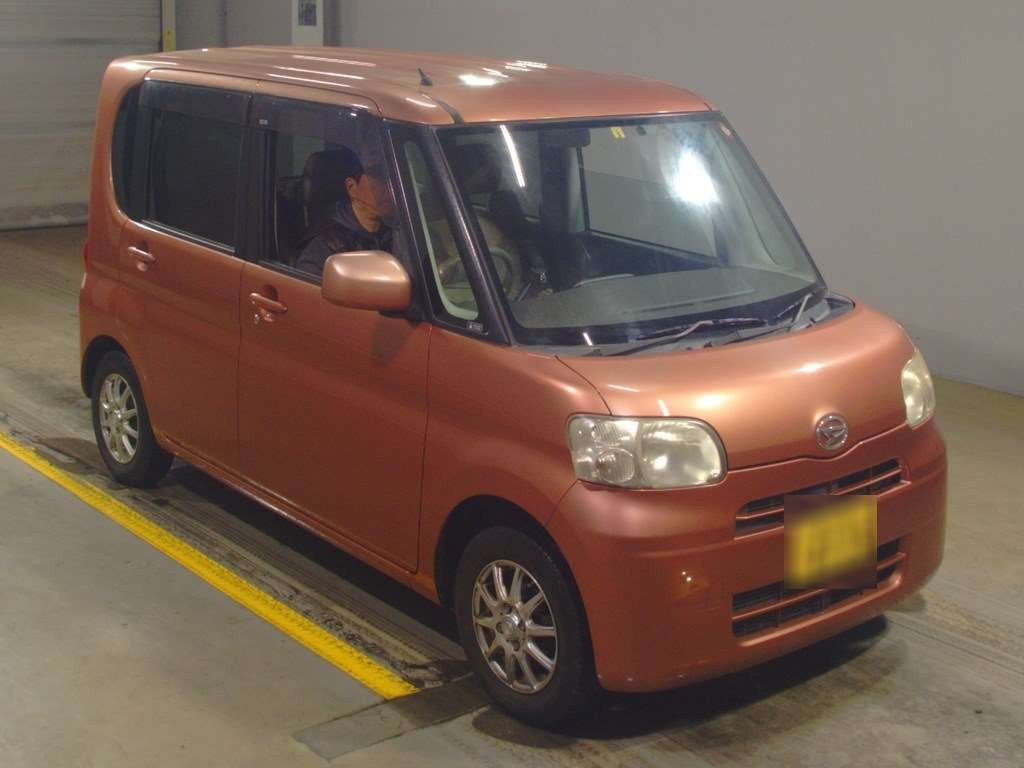 2010 Daihatsu Tanto L375S[2]