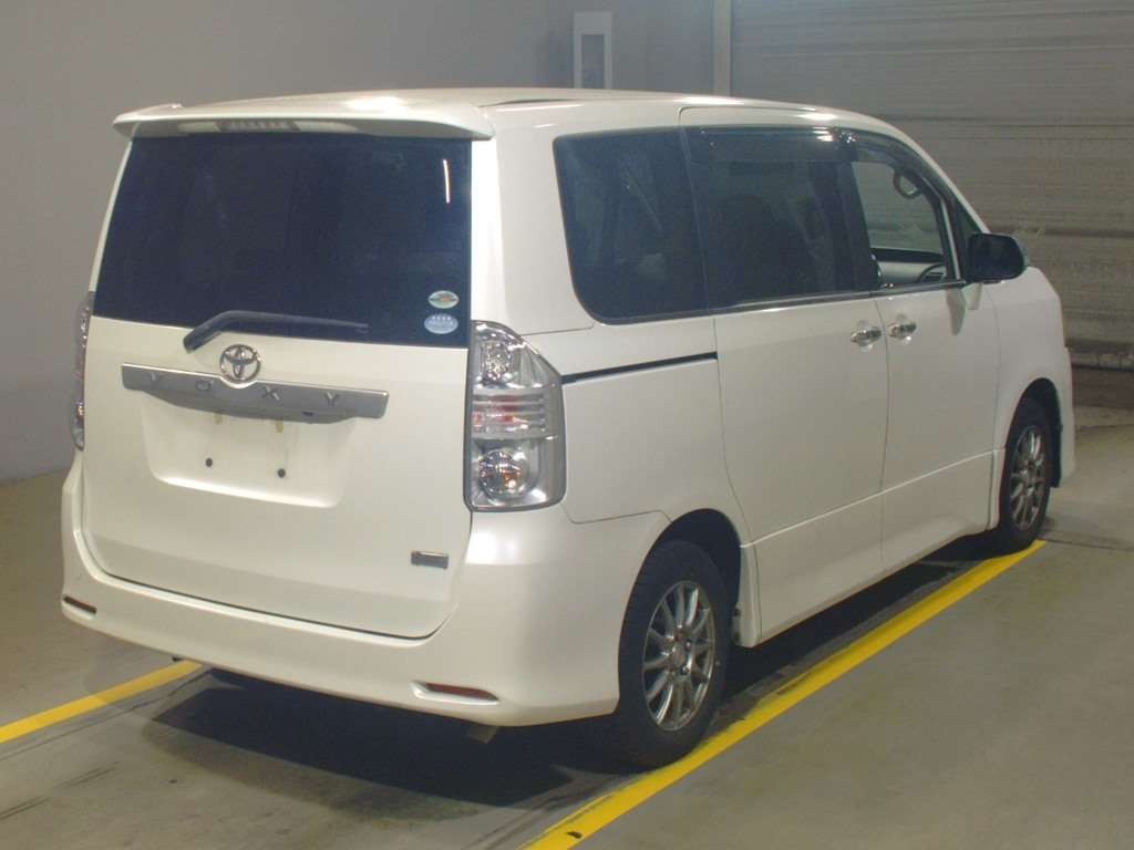 2009 Toyota Voxy ZRR70W[1]