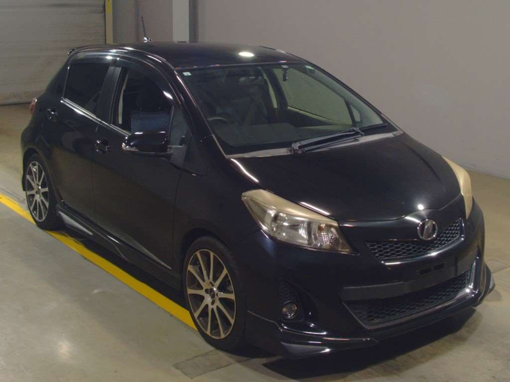 2011 Toyota Vitz NCP131[2]