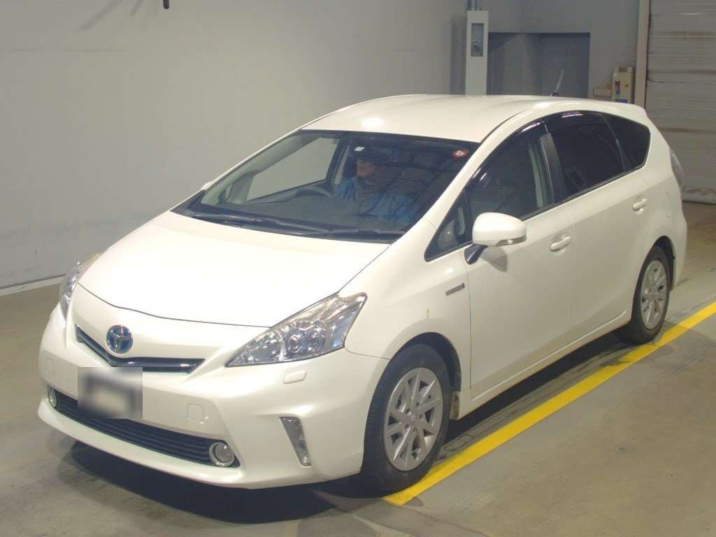 2011 Toyota Prius alpha ZVW41W[0]