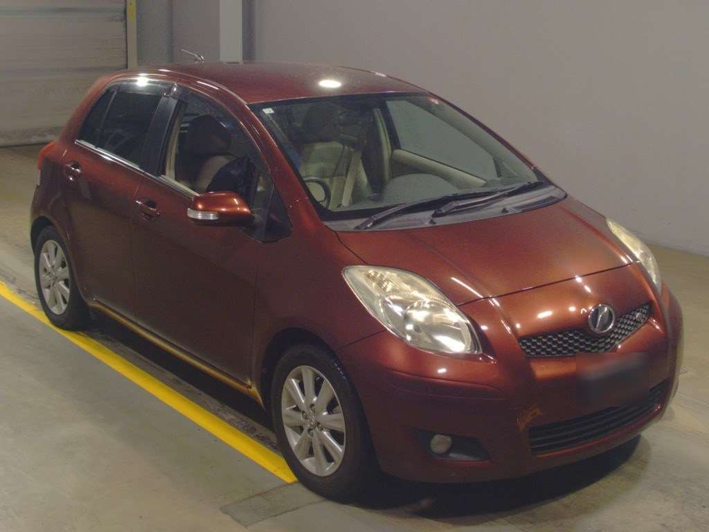 2010 Toyota Vitz SCP90[2]