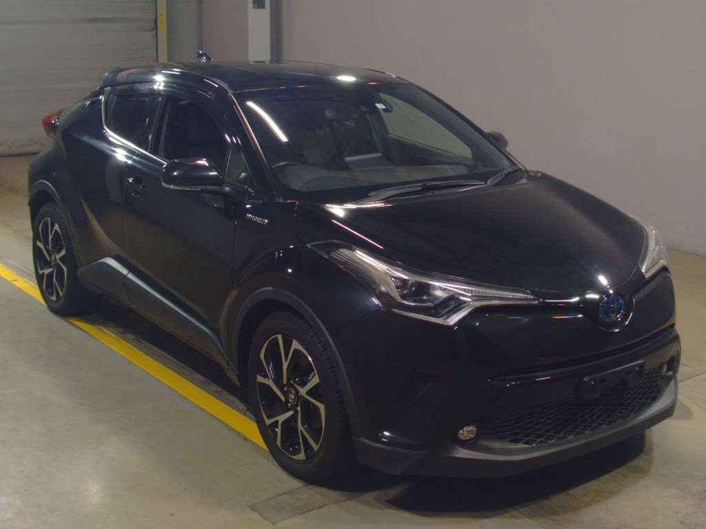 2019 Toyota C-HR ZYX10[2]