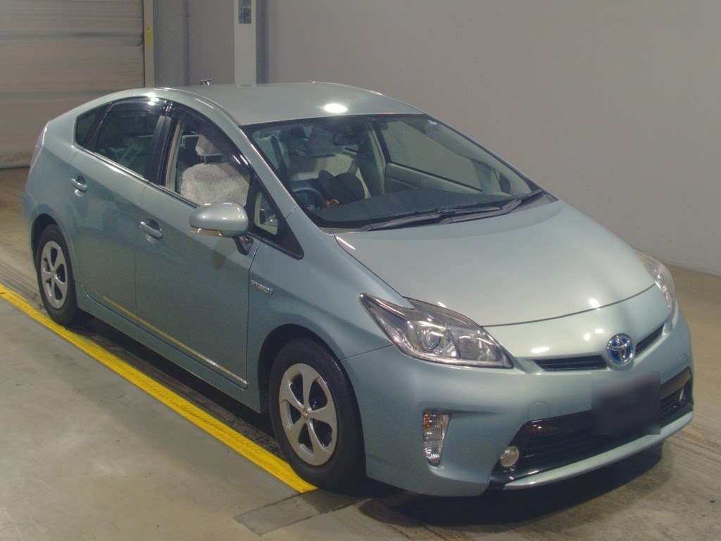 2013 Toyota Prius ZVW30[2]